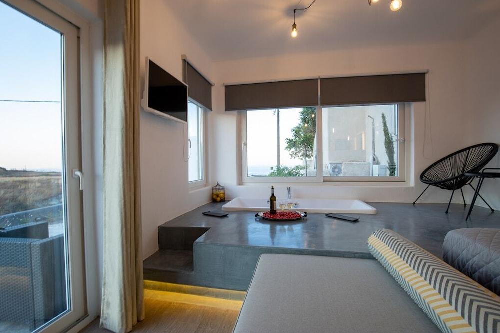 Thea Luxury 3* Firá