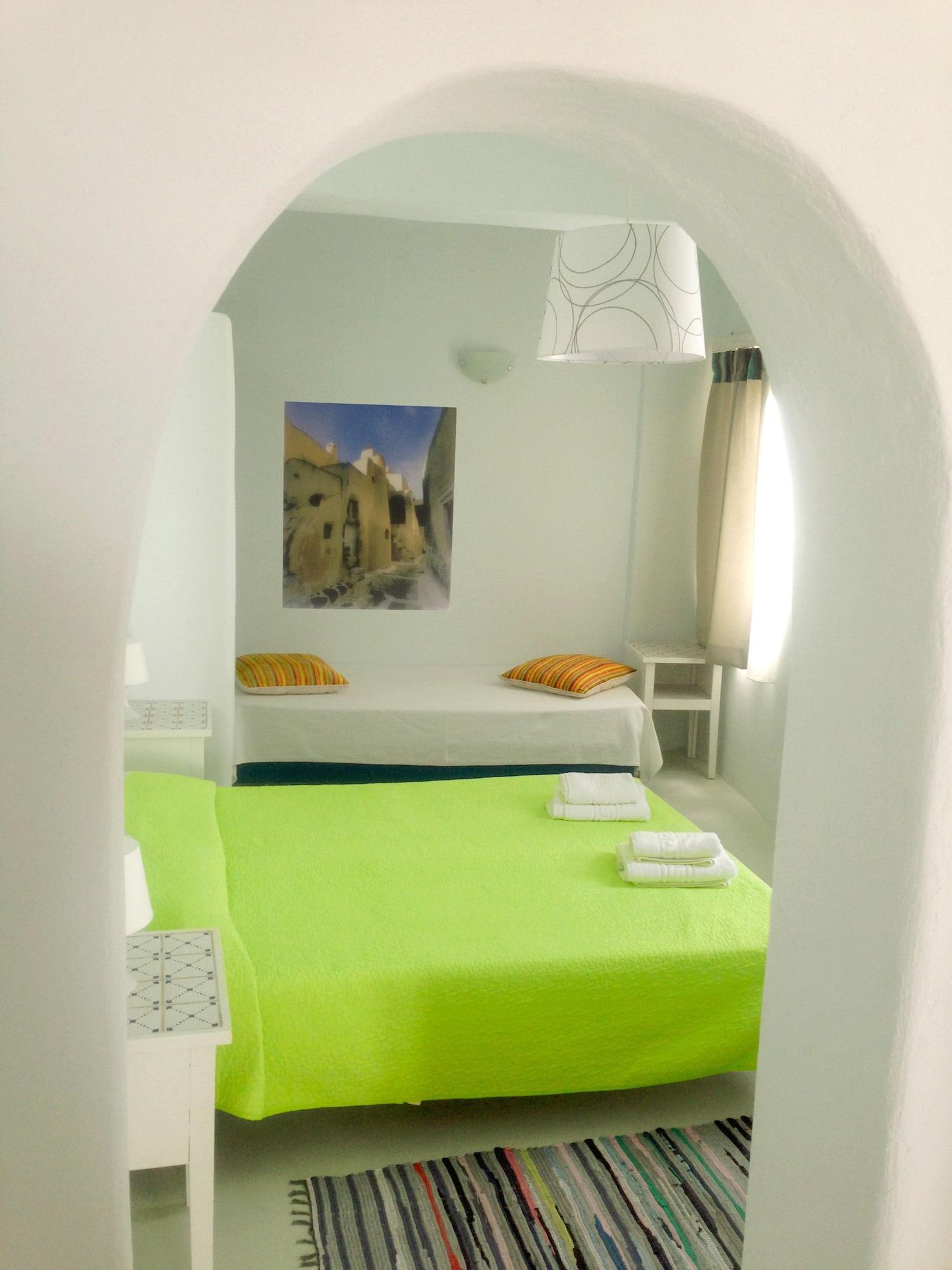 מלון דירות Thea Luxury 3*